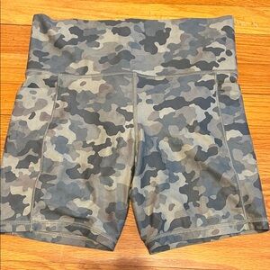 Athlet Camo Print Women's Shorts Size M